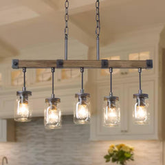 Lámpara de araña lineal estilo granja moderna Morice de 5 luces, estilo rústico negro, estilo isla con tarro de masón clásico y detalles de madera sintética.
